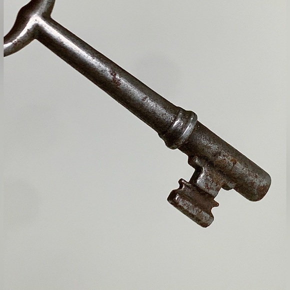 c. 1900 Antique Michigan Industrial Commercial Solid Barrel Skeleton Key - Picture 9 of 14